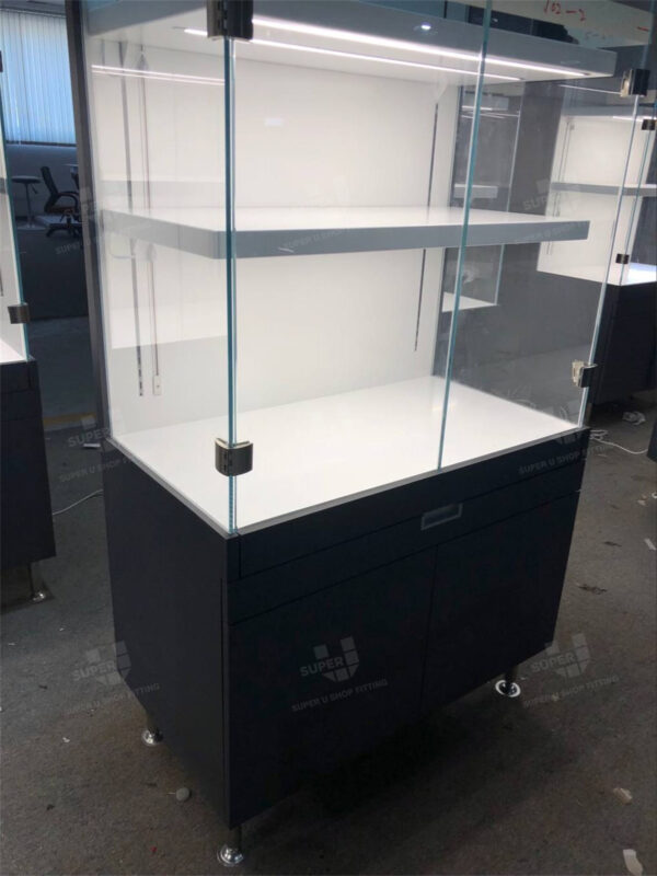 Lockable Jewelry Display Case with Shelf Light